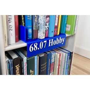 Skillest�tter i farvet akryl med valgfri tekst til bibliotek, skole og uddannelsesinstitution