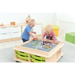 Legetppe med bilbane - By eller junglemotiv