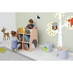 Dobbeltsidet bogreol med pindsvin-motiv p siderne 