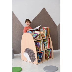 Dobbeltsidet bogreol med pindsvin-motiv p siderne 