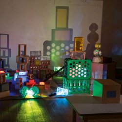 Projektor til lys- og skyggespil