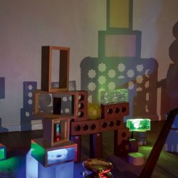 Projektor til lys- og skyggespil