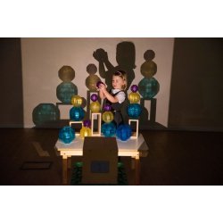 Projektor til lys- og skyggespil