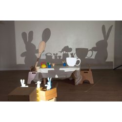 Projektor til lys- og skyggespil