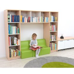 Reol med farvejusterbart LED-lys