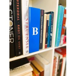 Bred skillesttte, st med alfabetet