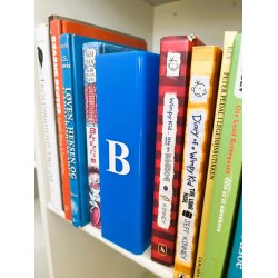 Bred skillesttte, st med alfabetet