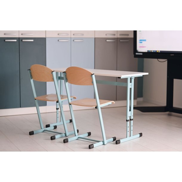 Skolebord - st med 2 stole, lyseblt
