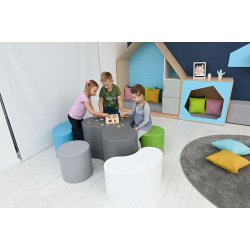 Siddegruppe i skum Loris