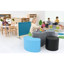 Siddegruppe i skum Loris