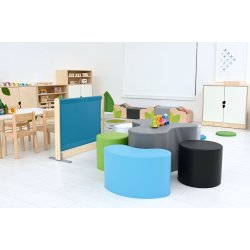 Siddegruppe i skum Loris