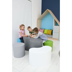 Siddegruppe i skum Loris