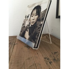 A5 akrylholder liggende format til informationsmateriale p� bord i institution og biblioteksindretning