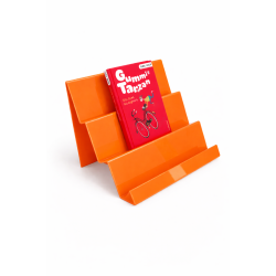 Orange akryl trappe til pr�sentation af b�ger og brochurer i bibliotek og skole