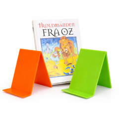 Skr�hylder i farvet akryl til udstilling af b�ger i bibliotek, skole og institution