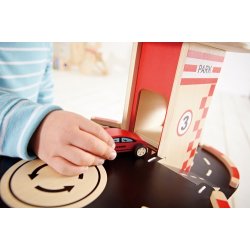 Parkeringshus - stort P-hus i tr til brn