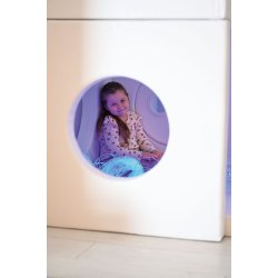 Hvidt hus med vinduer