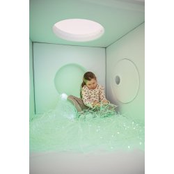 Hvidt hus med vinduer