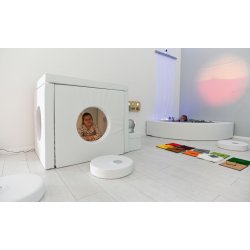 Hvidt hus med vinduer