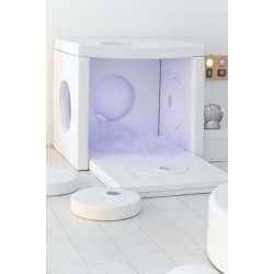 Hvidt hus med vinduer